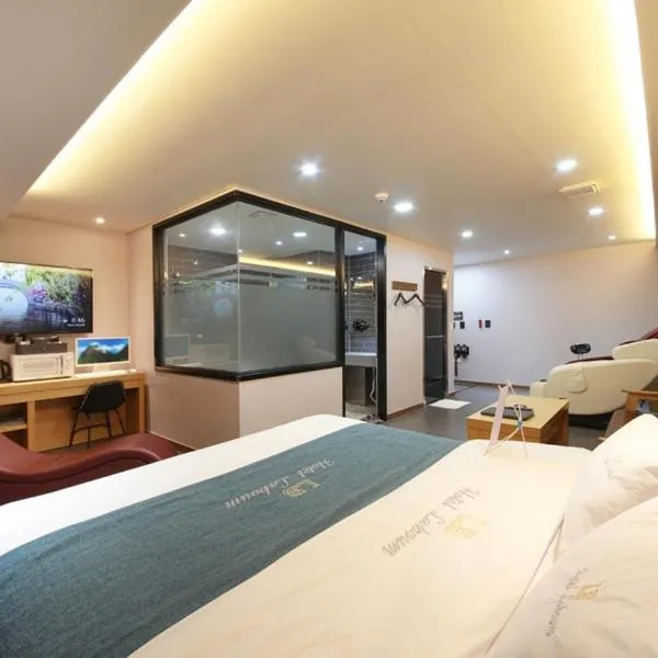 Gimpo Drive-in Hotel Laboum، فندق في Gimpo