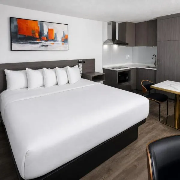 Ramada by Wyndham Angola/Fremont Area、アンゴラのホテル