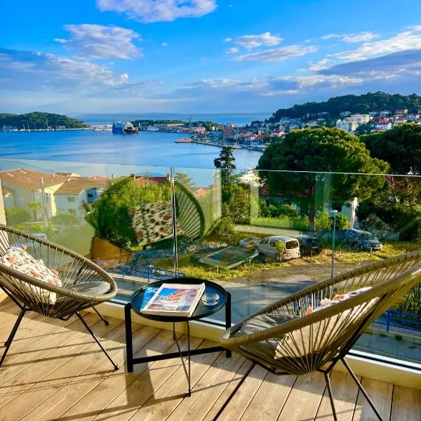 Beautiful view apartment with garage space, hotel v destinaci Mali Lošinj