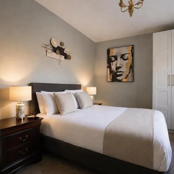 The Hillcrest, Luxury Accommodation in Castleblayney Town, hotel in Castleblayney