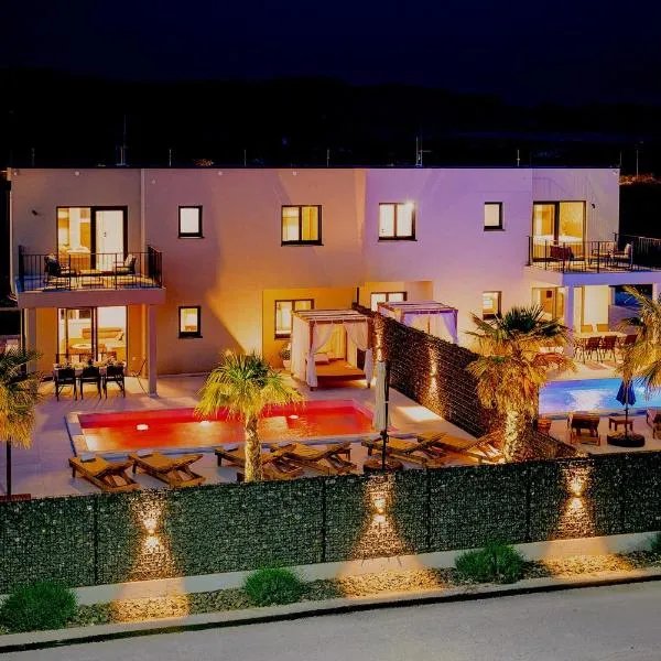 BRAND NEW! Villa Adriatic Bay2 with a private pool، فندق في نوفاليا
