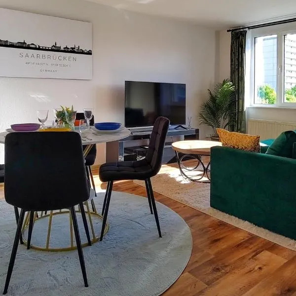 NestlyStay - City Apartment- Free Parking - Balkon, hotel a Saarbrücken