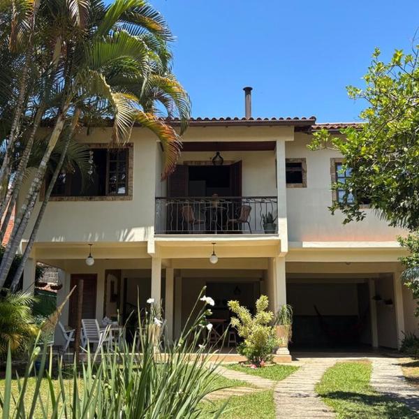 Casa ampla com churrasqueira e lareira em Itaipava