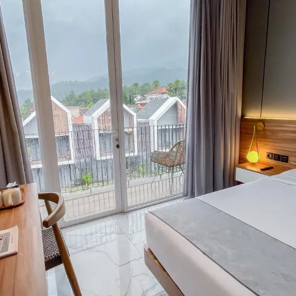 Facade Hotel by Azana: Tawangmangu şehrinde bir otel