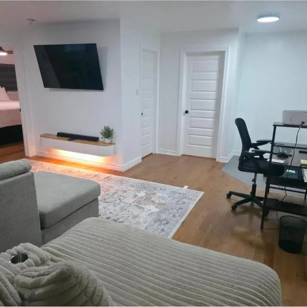 The extravagant minimalist 2, hótel í Gatineau