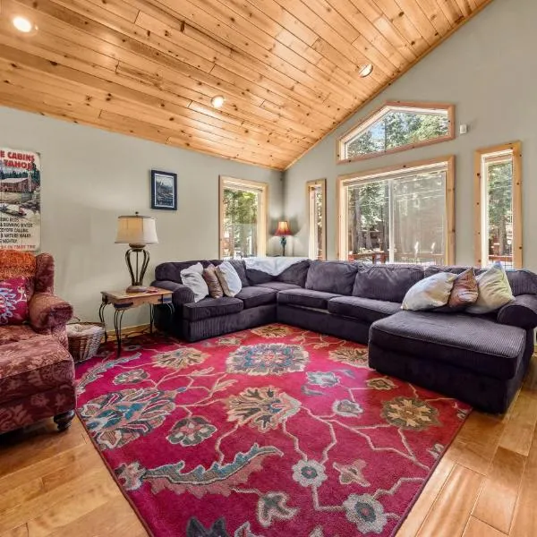 Tahoe Donner Cabin Level Driveway Sleeps 8 Fireplace, hotel v destinácii Truckee