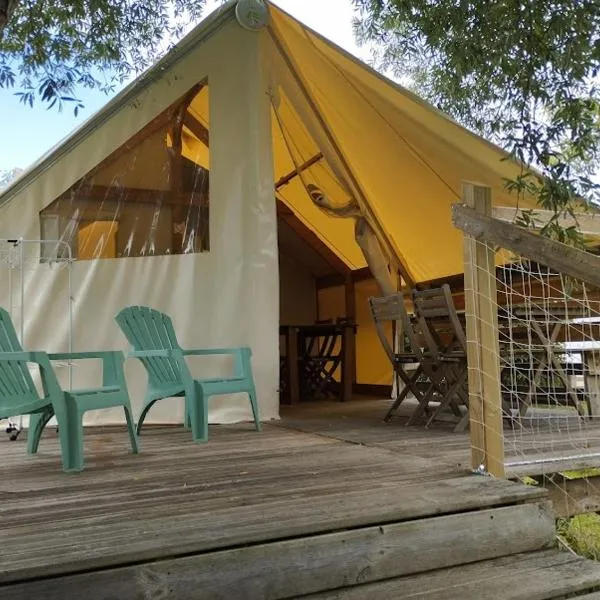 Viesnīca Camping du pont d'Oust pilsētā Peillac