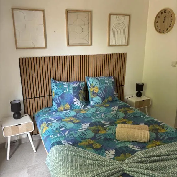 Studio proche PARIS-orly, hotel in Sainte-Geneviève-des-Bois
