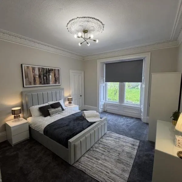 Stylish River View Stay Sleeps 6, hótel í Dundee