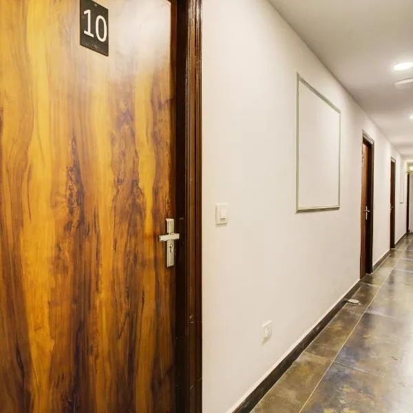 Super Townhouse RCC Hotel Banjara Hills, hotel v mestu Hyderabad