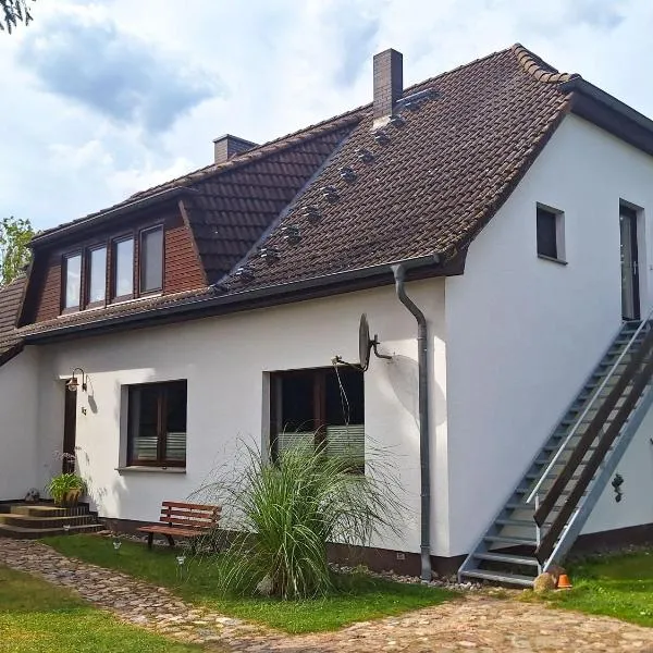 Ferienwohnungen am Waldrand: Ahrenshagen şehrinde bir otel