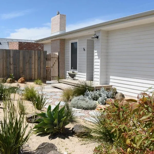 Luxury coastal home in CBD, hotel u gradu 'Warrnambool'