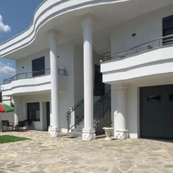 Villa Relax Apartments 1, hotel in Donji Štoj