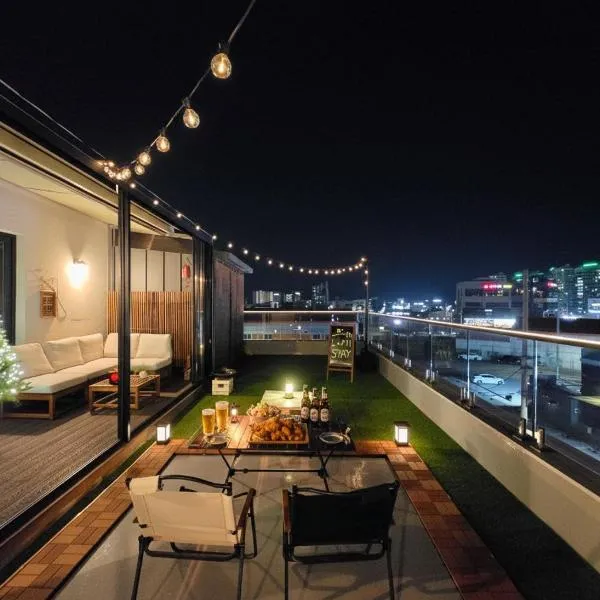 Entire Home, Private Rooftop, Elevator, Free Parking, Convenience Store 2 min, Supermarket 4 min, Daiso 8 min, Hotel in Gyeongju