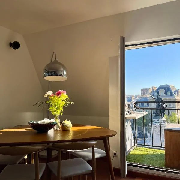 Eiffel Tower View Apartment, hotel in Paris