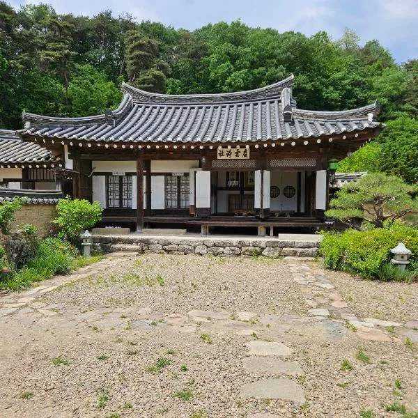 Tohyang Traditional House, отель в городе Bonghwa
