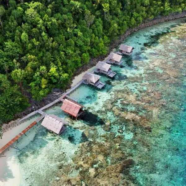 Gloria Dive Homestay, Hotel in Keruo
