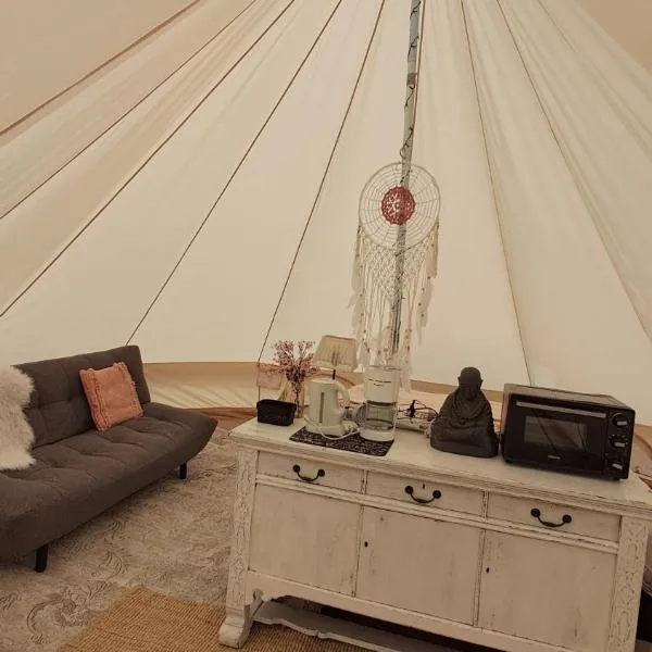 Bell-tent Luna met uitzicht, hotel u gradu Hensbroek