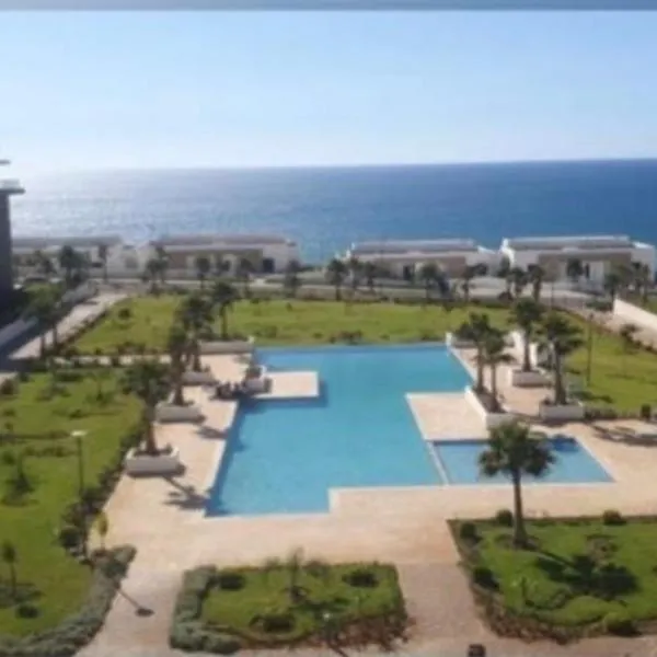 Appartement vue sur mer plage des nations, hôtel à Sale