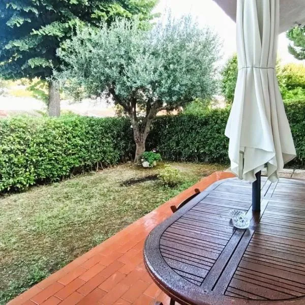 Tra la luna e il mare - giardino con bbq-parcheggio privato-riviera del Conero, hotell i Numana