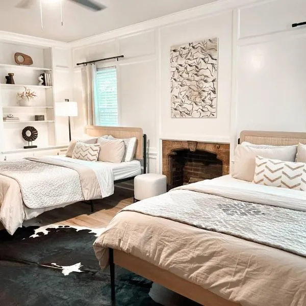 Abbott Retreat- 4min walk to TTU & 2 king beds, hotel in Lubbock