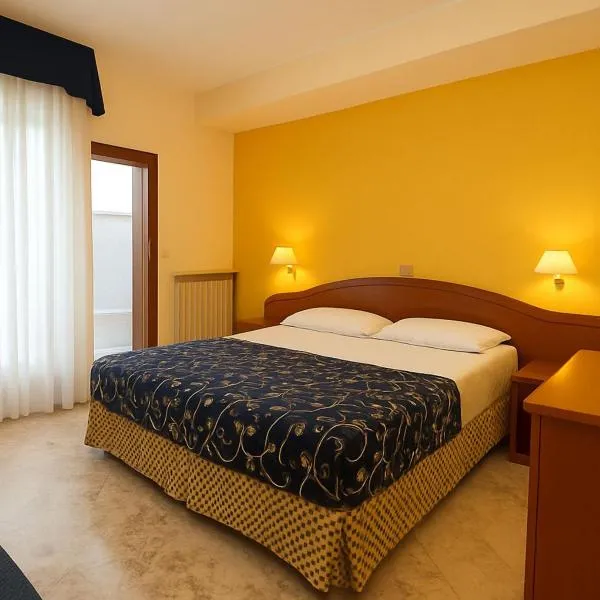Viesnīca Smart Rooms Miramare pilsētā Sotomarina