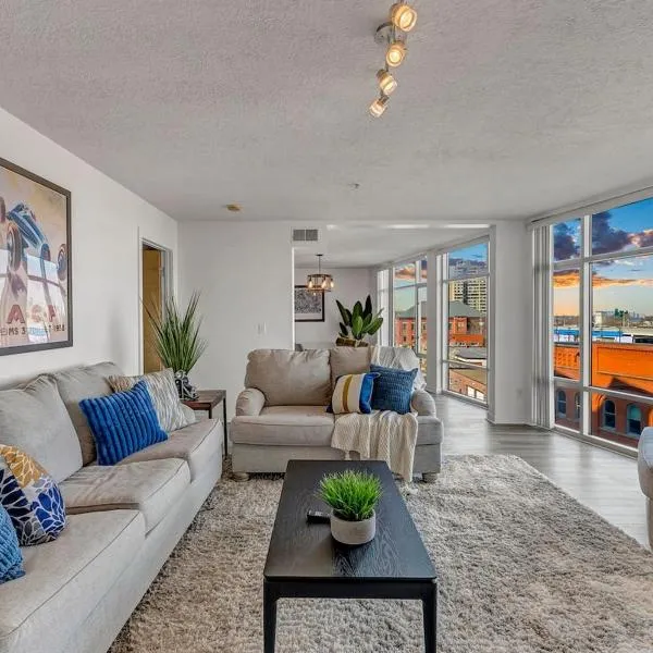 Lakeview Condo Flats Parking Gym, hotel i Cleveland