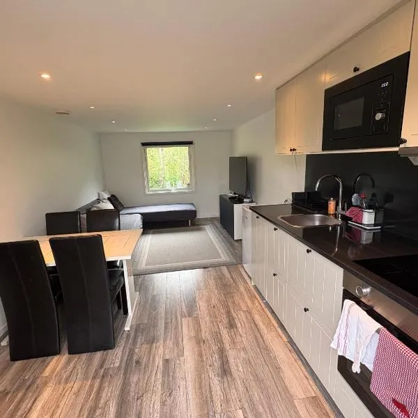 Modern villa apartment with free parking, khách sạn ở Sollentuna