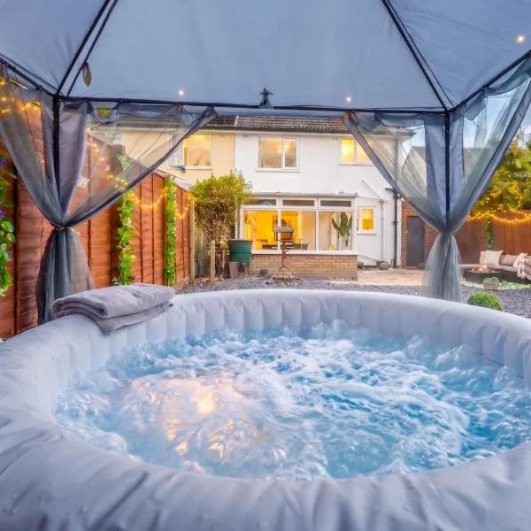 케임브리지에 위치한 호텔 Luxury 2BR Cambridge House | Hot Tub & Pool Table