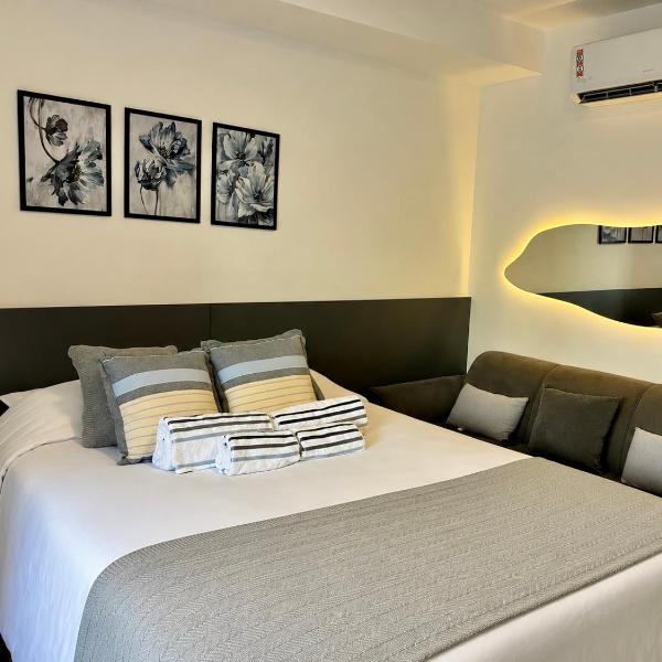 Studio novo em Moema com varanda e ótima localização