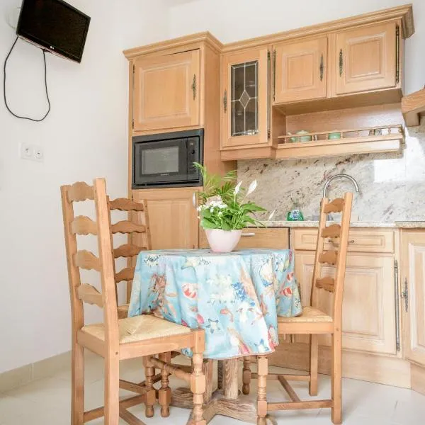 Les quatre vents appartements face mer, hotel in Luc-sur-Mer