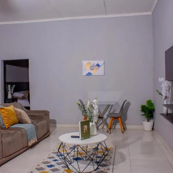 Stylish 1-bedroom apartment in Kariba Height - 2380, hotel v destinácii Kariba