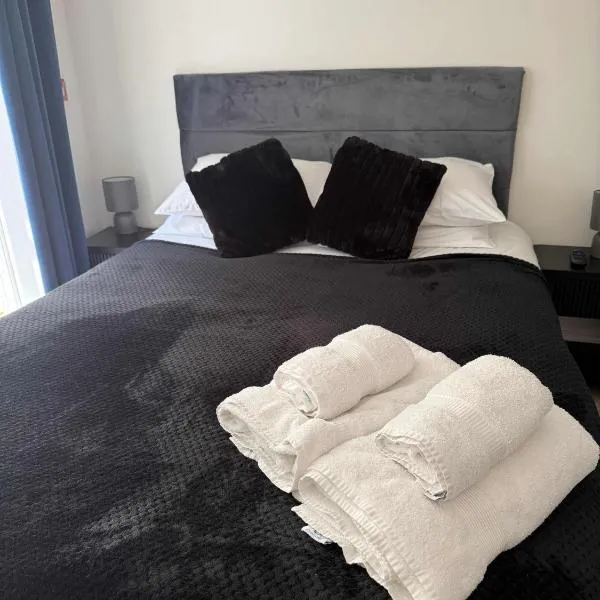 Ground Floor Flat with Courtyard garden, Hotel in Weston-super-Mare