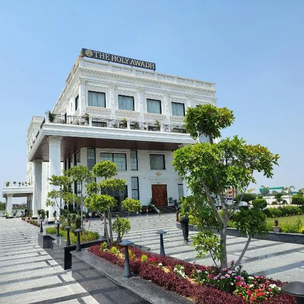 The Holy Awadh Hotel, khách sạn ở Ayodhya