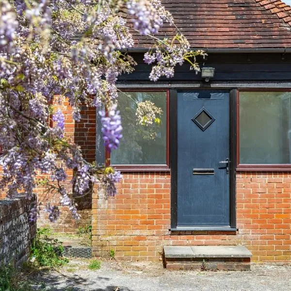 The Dairy Cottage Luxury Cottage near Brighton, hotel in Burgess Hill