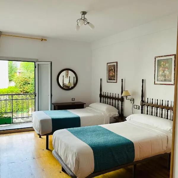 Hostal Pirineos Meliz, хотел в Биелса