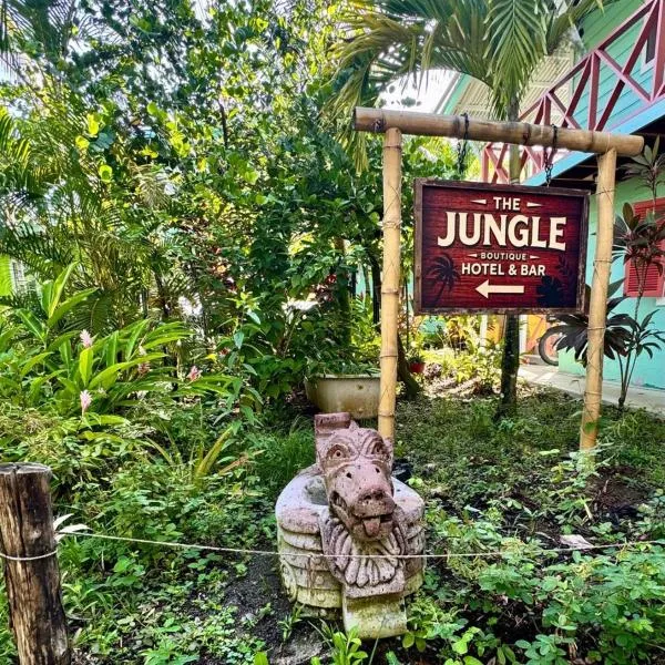 보카스 타운에 위치한 호텔 The Jungle Hotel and Bar