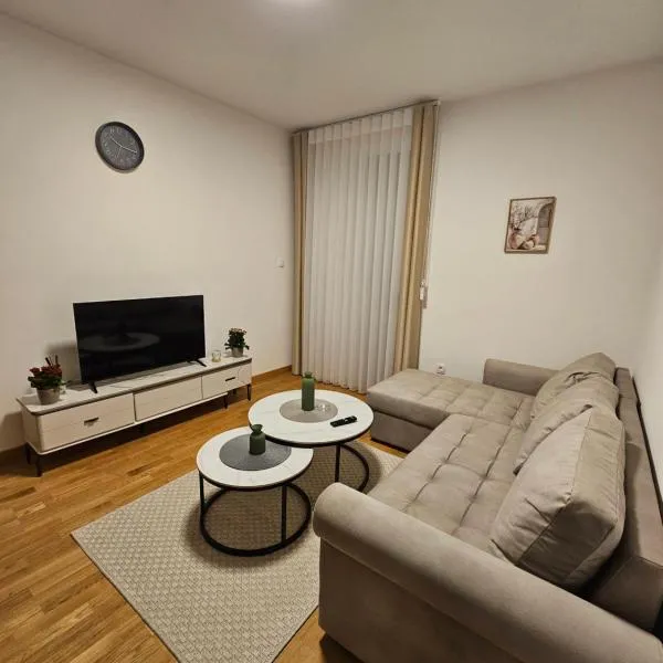 Family Residence Tološi – hotel w mieście Podgorica