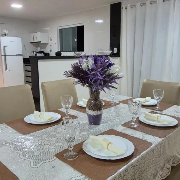 Casa c ar cond, wifi, a 5 min da Orla da lagoa em Araruama-RJ, ξενοδοχείο σε Araruama