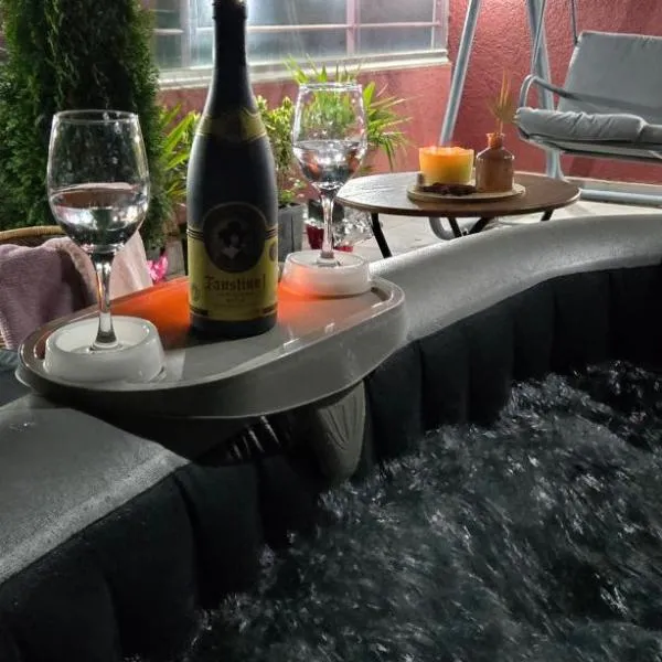 Private Rooftop Jacuzzi- Beach Side Duplex, מלון בגולם