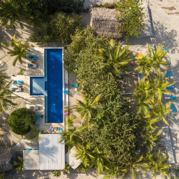Blue Mango Beach Hotel, хотел в Guachaca