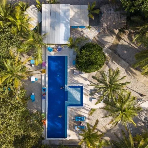 Blue Mango Beach Hotel, hotel di Guachaca