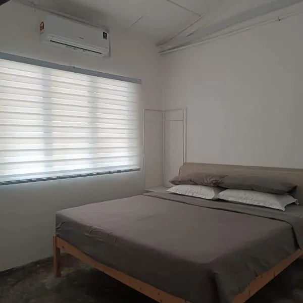 Viesnīca Mersing Little Homestay III 3 bedrooms Vintage pilsētā Mersinga