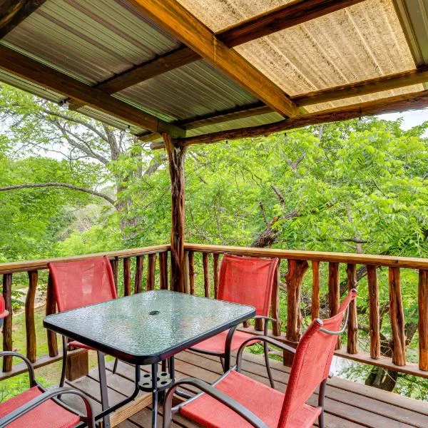 Davis में, होटल 'Cedar Falls Cabin 5': 1/2 Mile to Turner Falls
