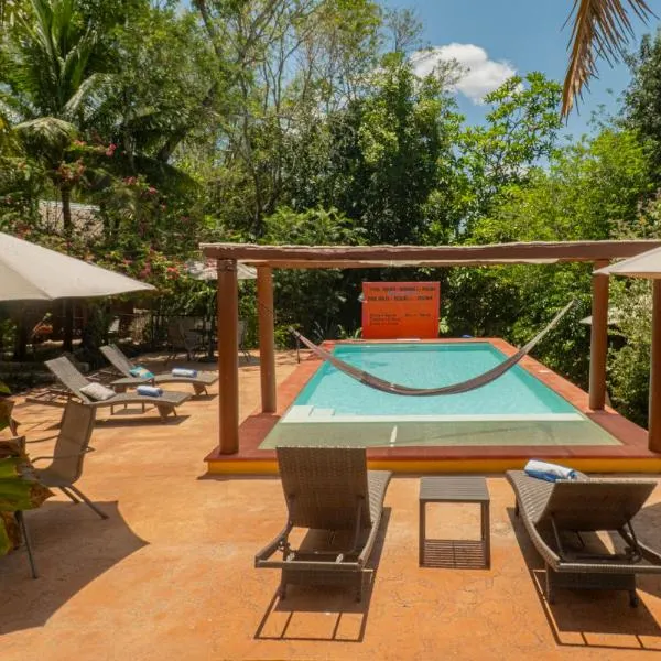 The Pickled Onion Hotel & Restaurant Uxmal, hotel em Santa Elena