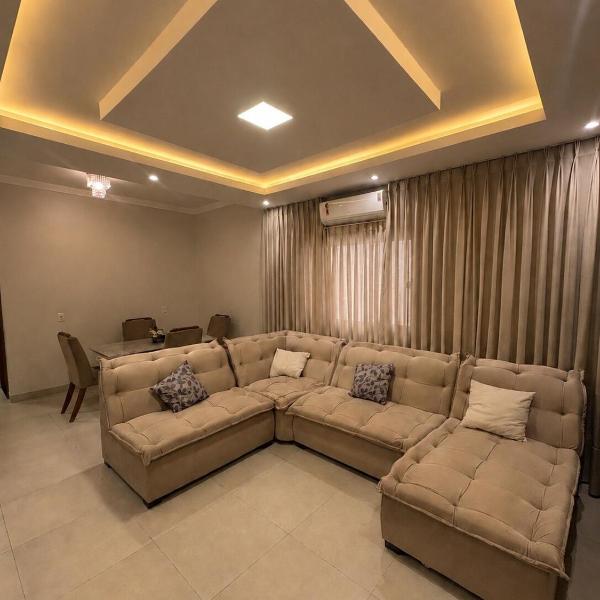 Casa espaçosa com suíte, perto de comércios