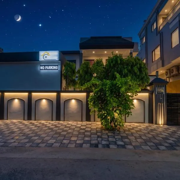 The Amber House - Luxury Boutique Stay in Bani Park, City Center Jaipur, hotel di Jaipur