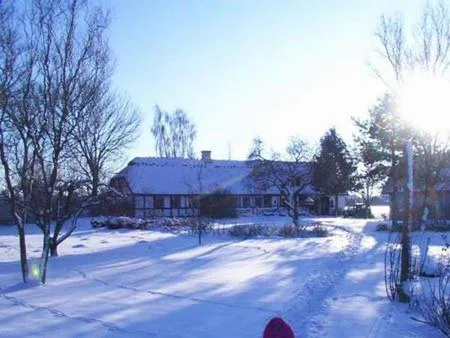 Naboløs Rooms, hotel v destinaci Bovense