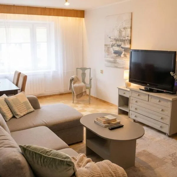 Vabaduse Apartment - külaliskorter Kärdlas، فندق في كاردلا