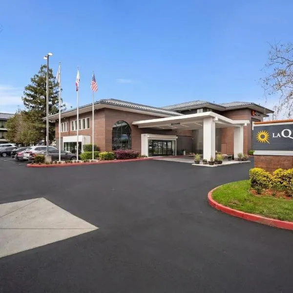 La Quinta by Wyndham Oakland - Hayward, hotelli kohteessa Hayward